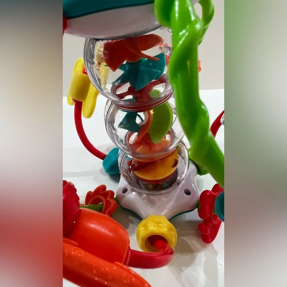 PLAY GO - LITTLE HANDS ACTIVITY BALL.  KEEPS YOUR CHILD’S HANDS BUSY. LIKE NEW